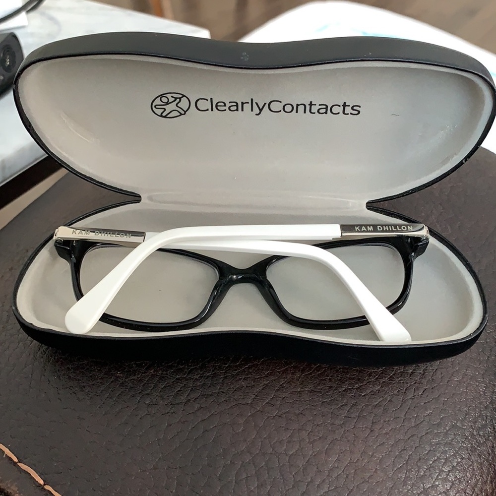 Glasses - Picture 2 of 4